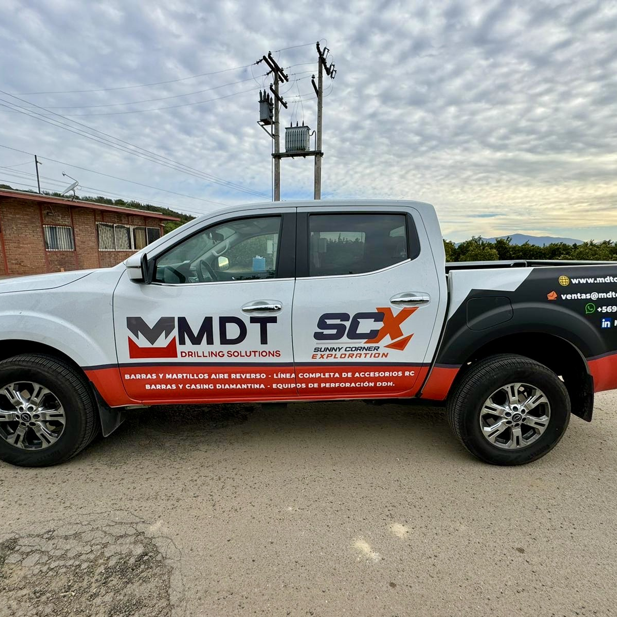 Branding Vehicular Parcial personalizado para camionetas 4x4 6