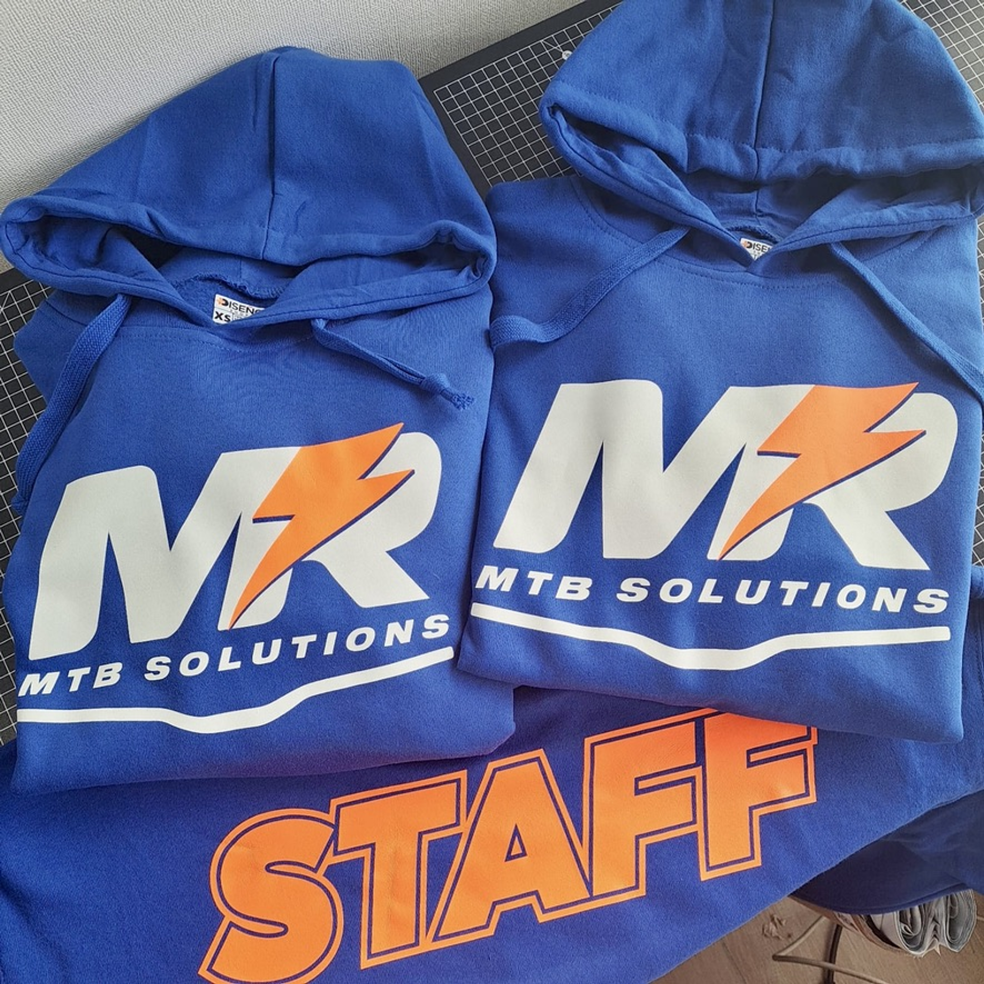 Poleron Canguro Con Capucha Personalizado Vinilo Textil Reflectante Unisex 10