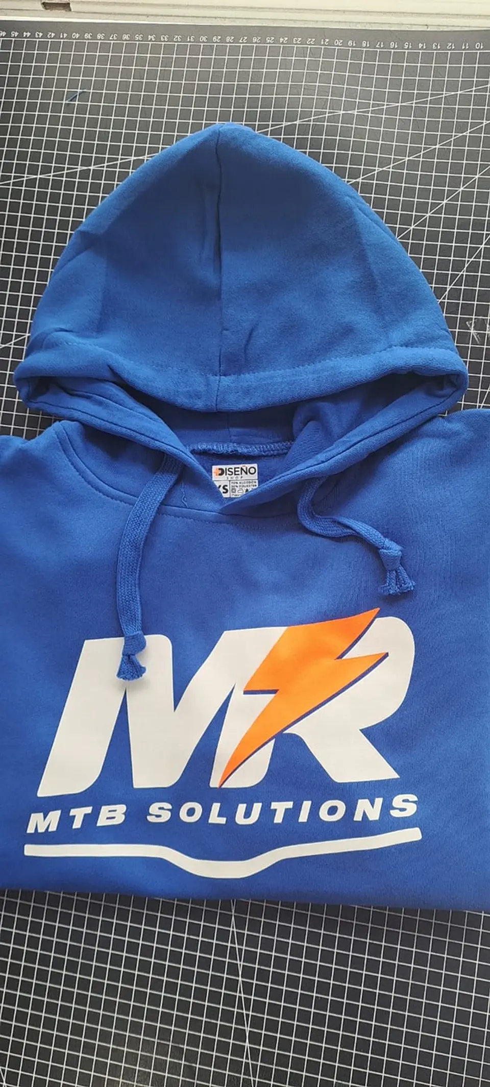 Poleron Canguro Personalizado en Vinilo Textil Reflectante 11