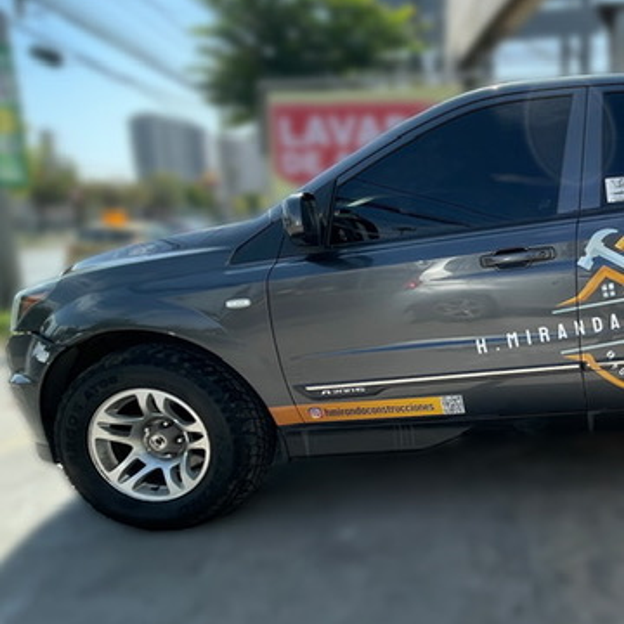 Branding Vehicular Básico personalizado para camionetas 4x4 21