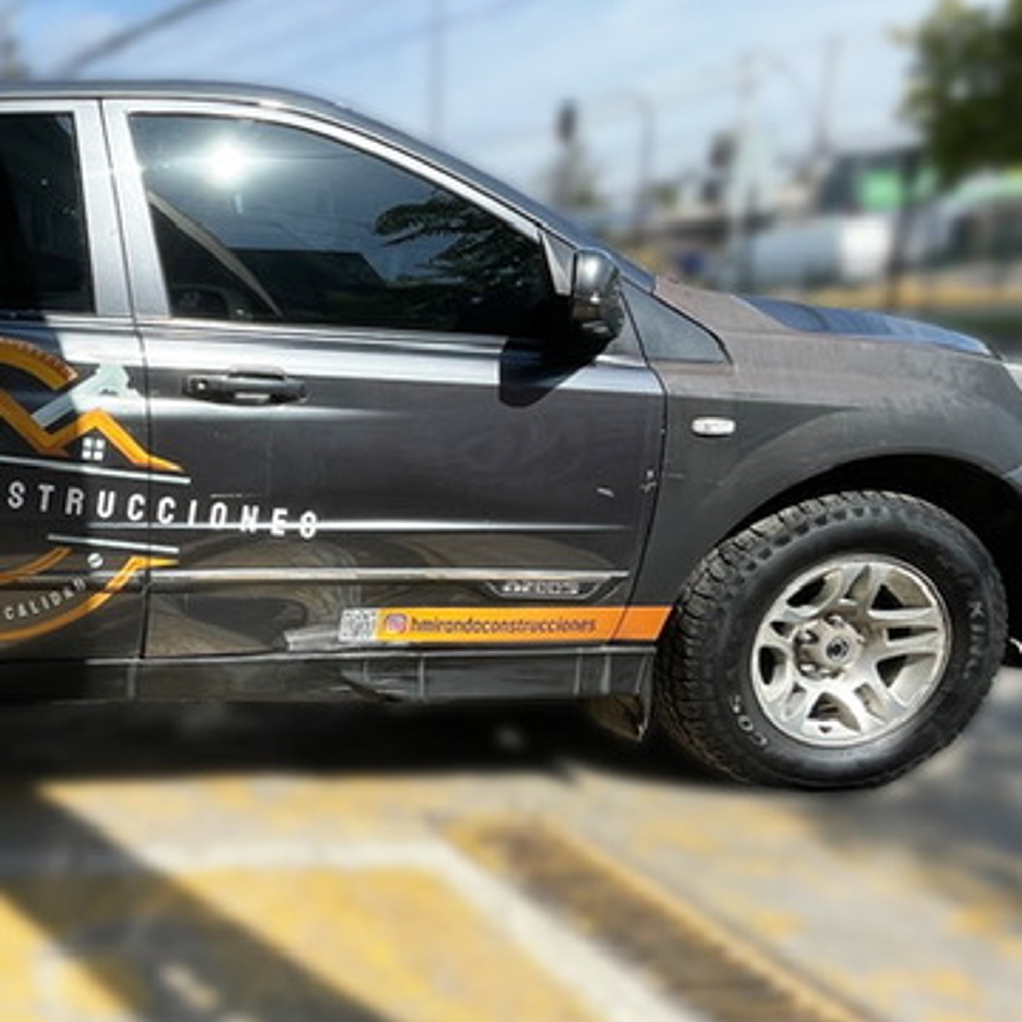 Branding Vehicular Básico personalizado para camionetas 4x4 24
