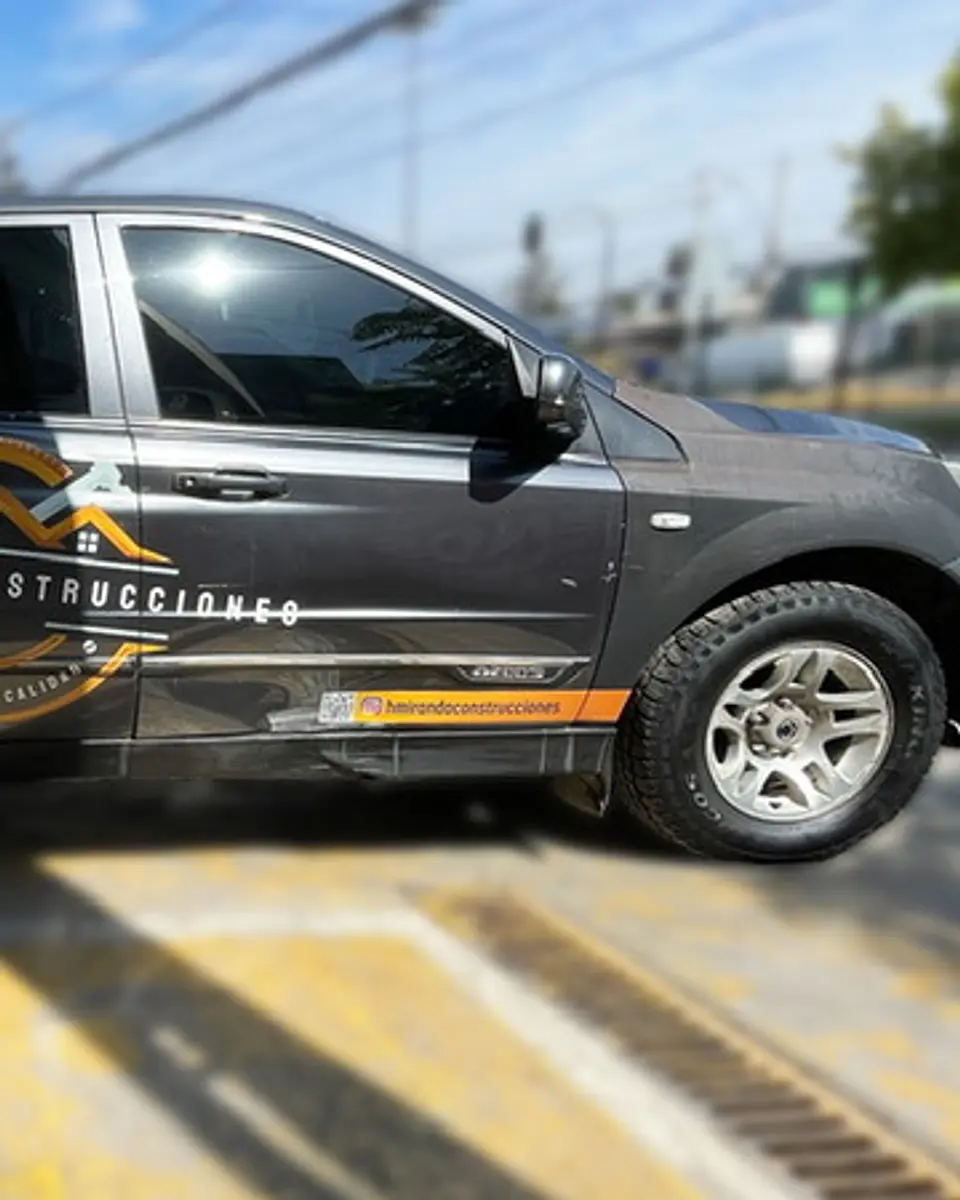 Branding Vehicular Básico personalizado para camionetas 4x4 23