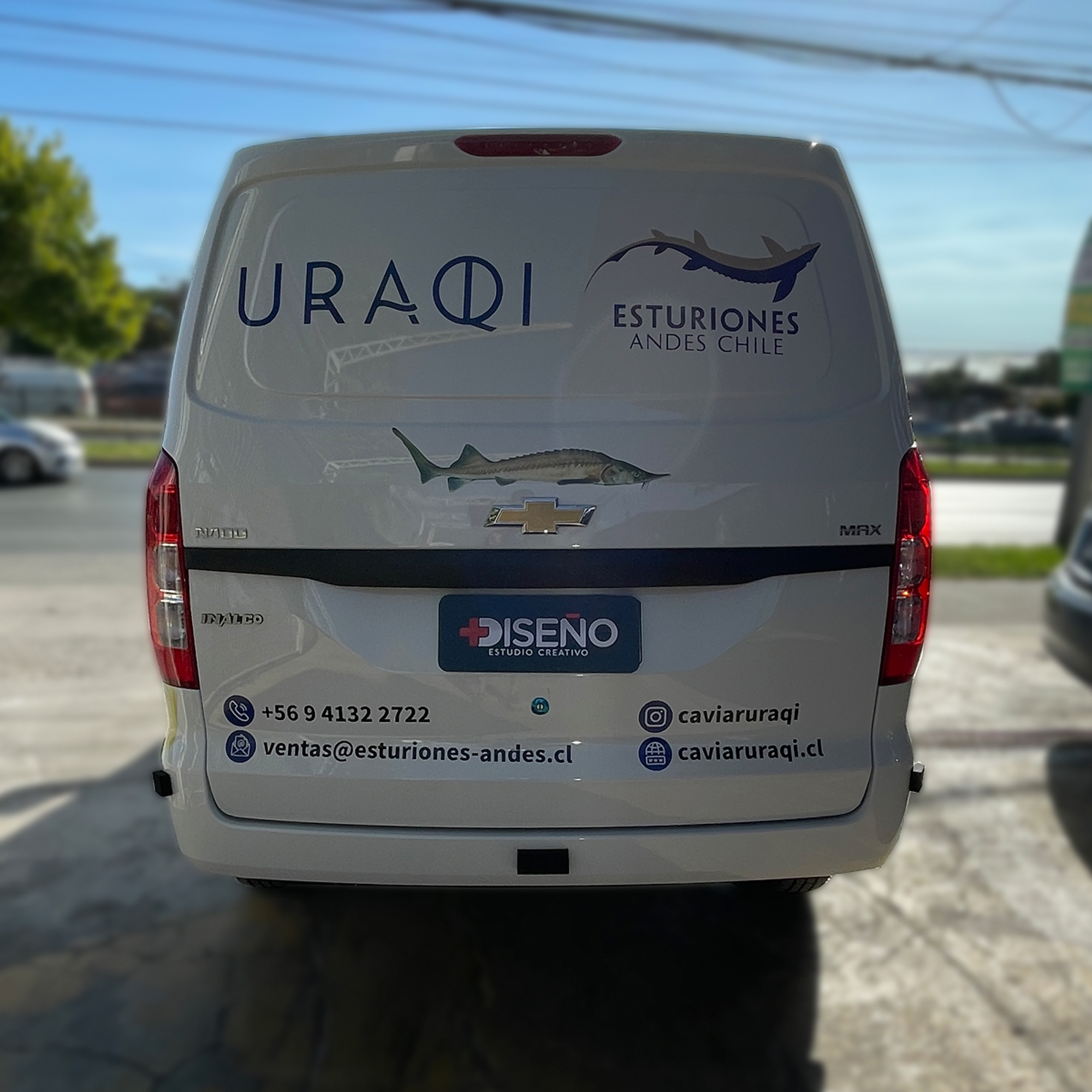 Branding Vehicular Parcial personalizado para Furgones  4