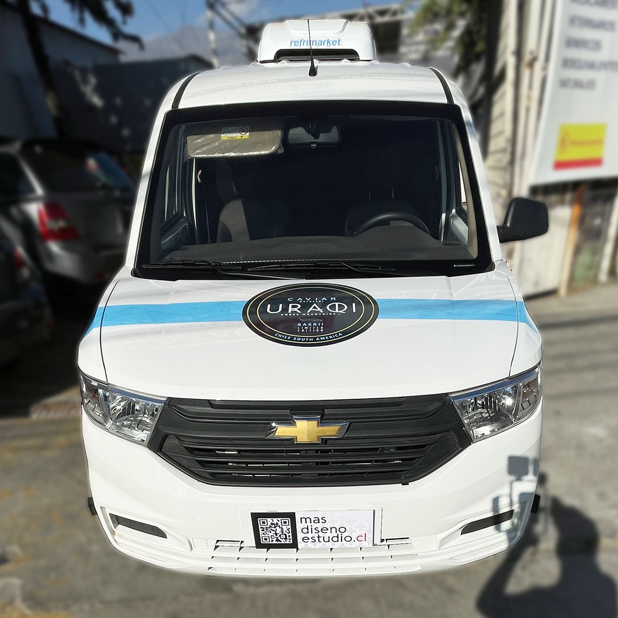 Branding Vehicular Parcial personalizado para Furgones  6