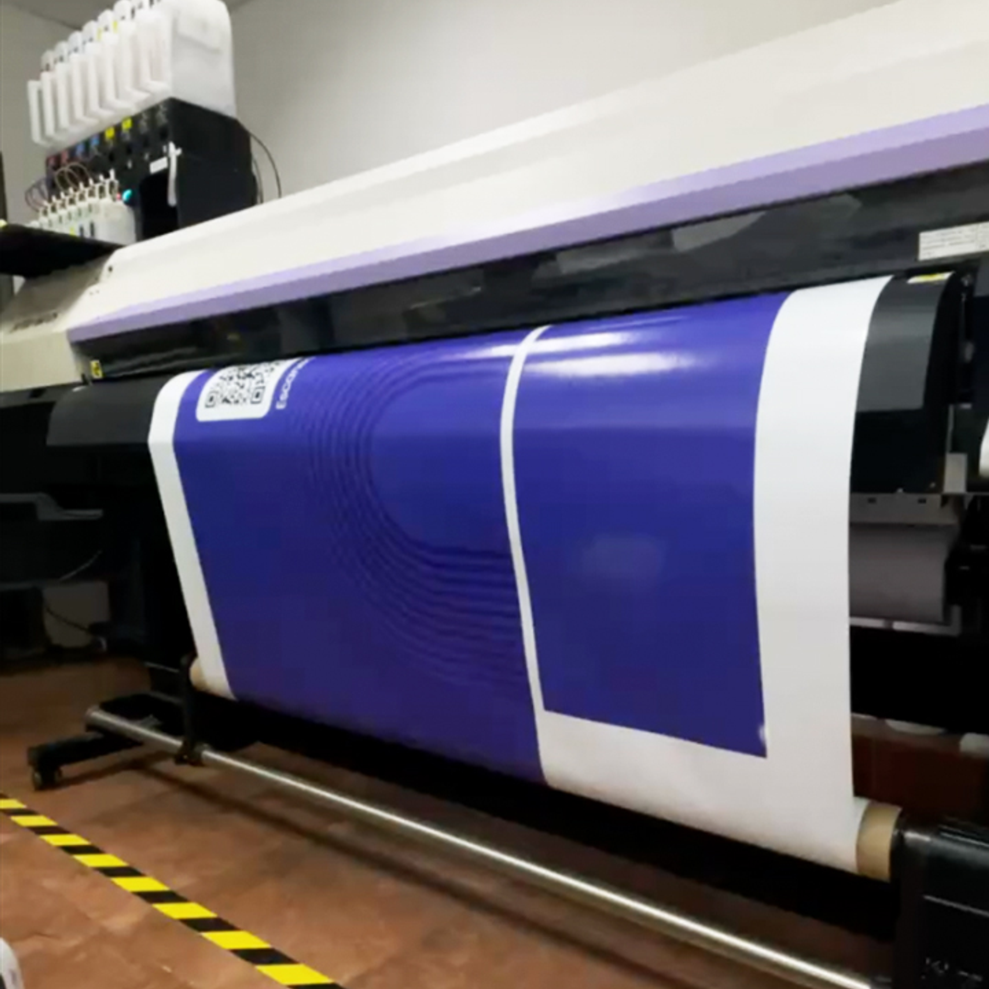 Adhesivo PVC  Promocional Con laminado UV 1