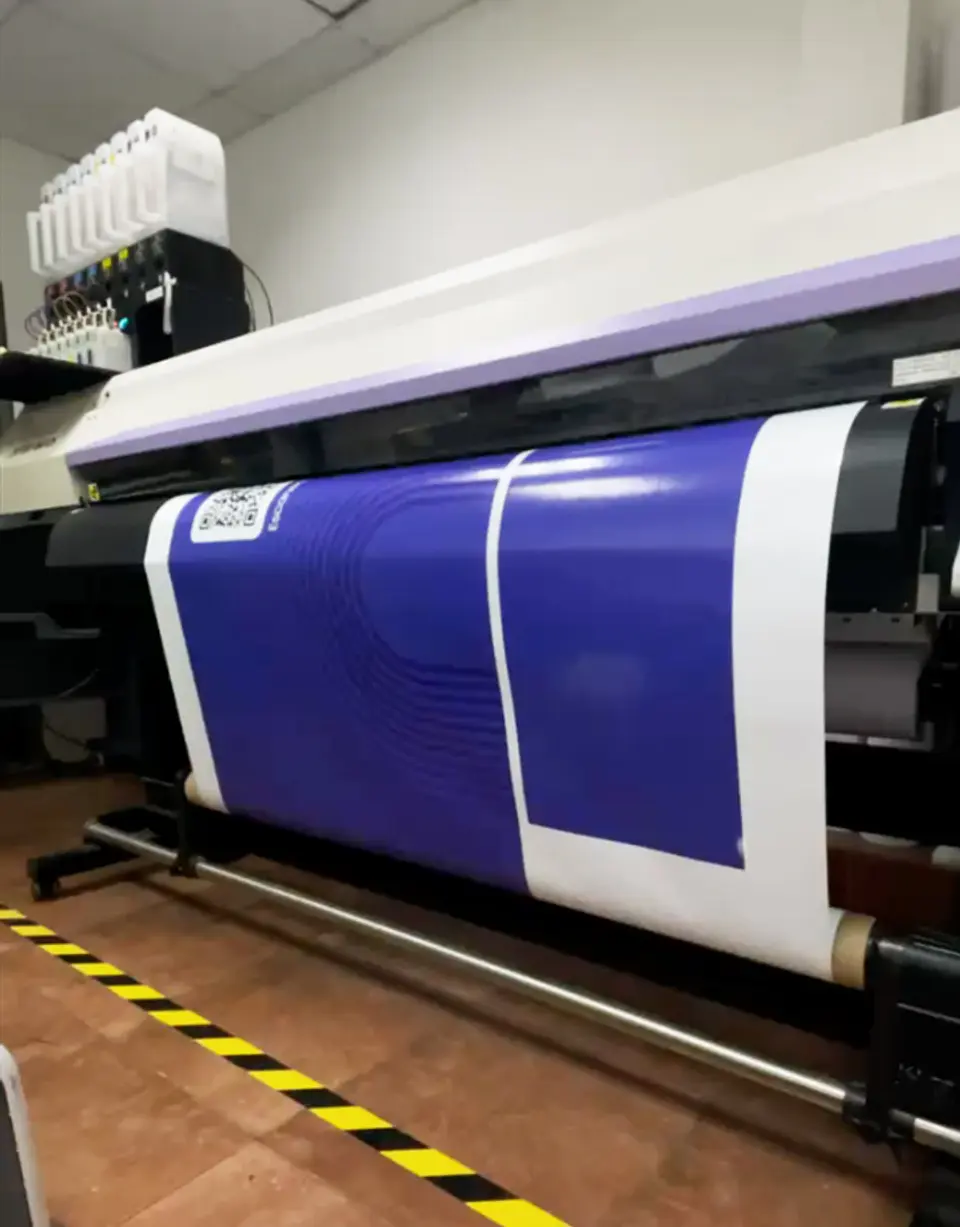Adhesivo PVC  Promocional Con laminado UV 1
