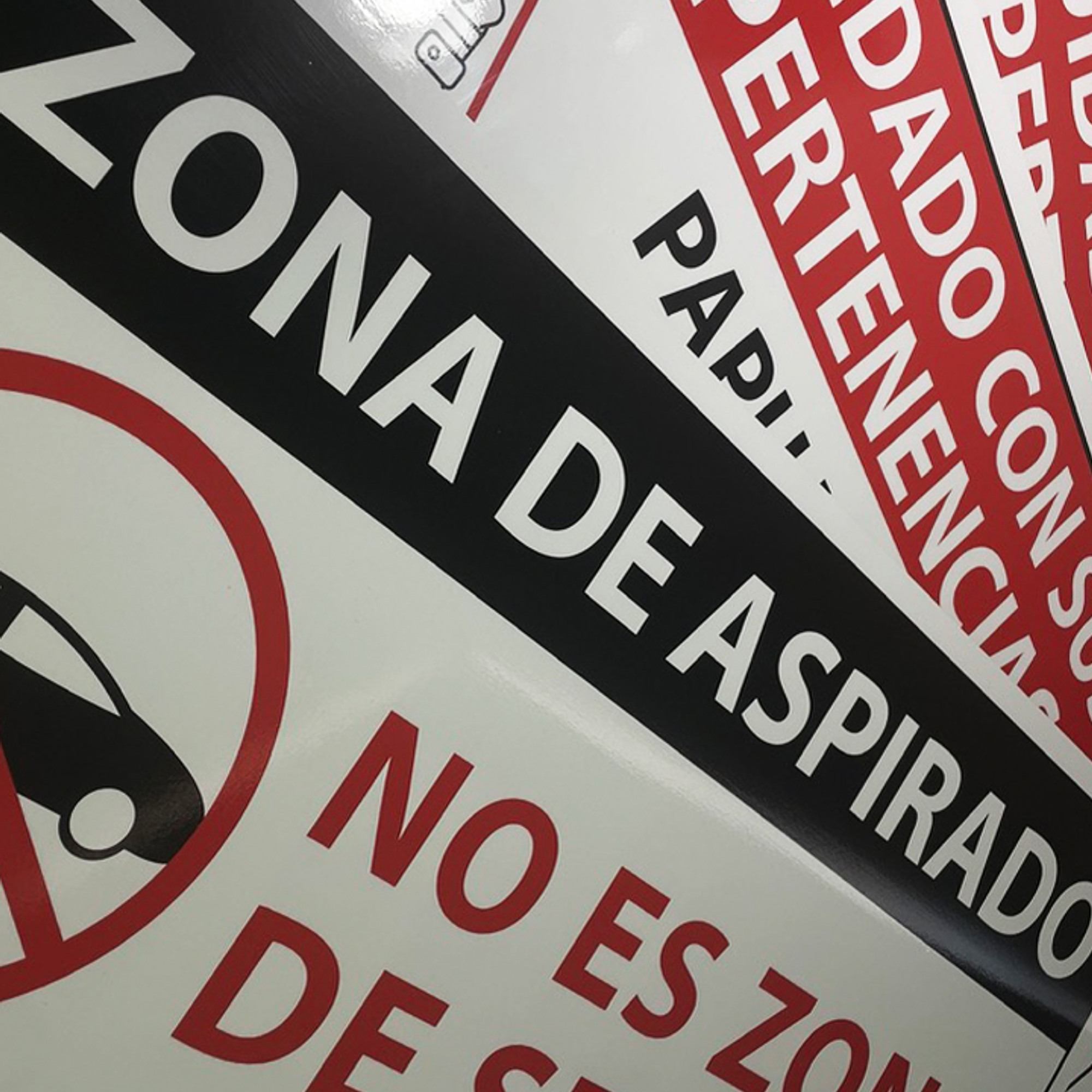 Adhesivo PVC  Promocional Con laminado UV 5