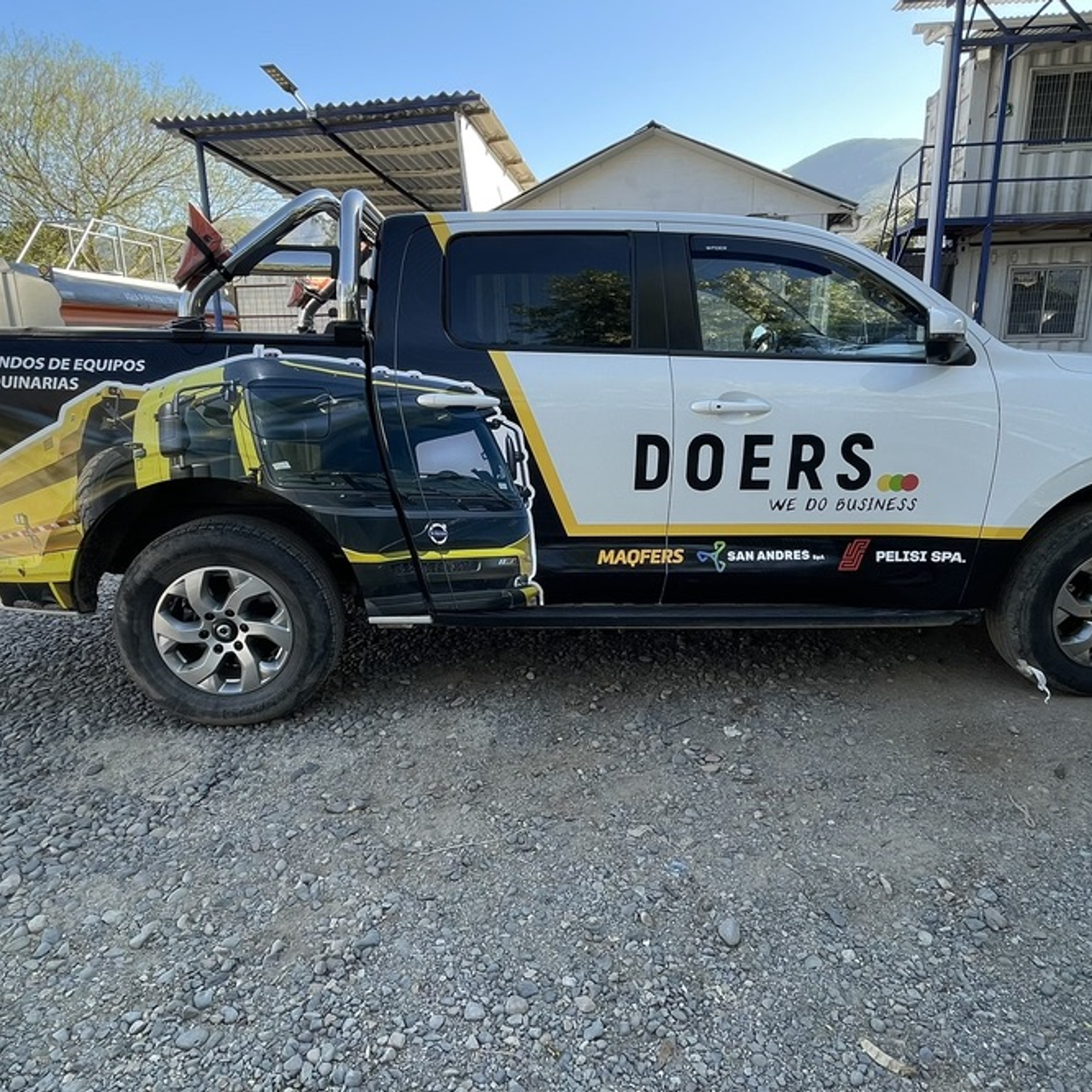 Branding Vehicular Parcial personalizado para camionetas 4x4 17