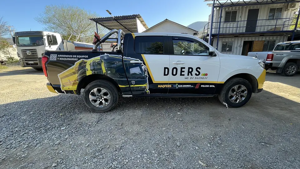 Branding Vehicular Parcial personalizado para camionetas 4x4 17