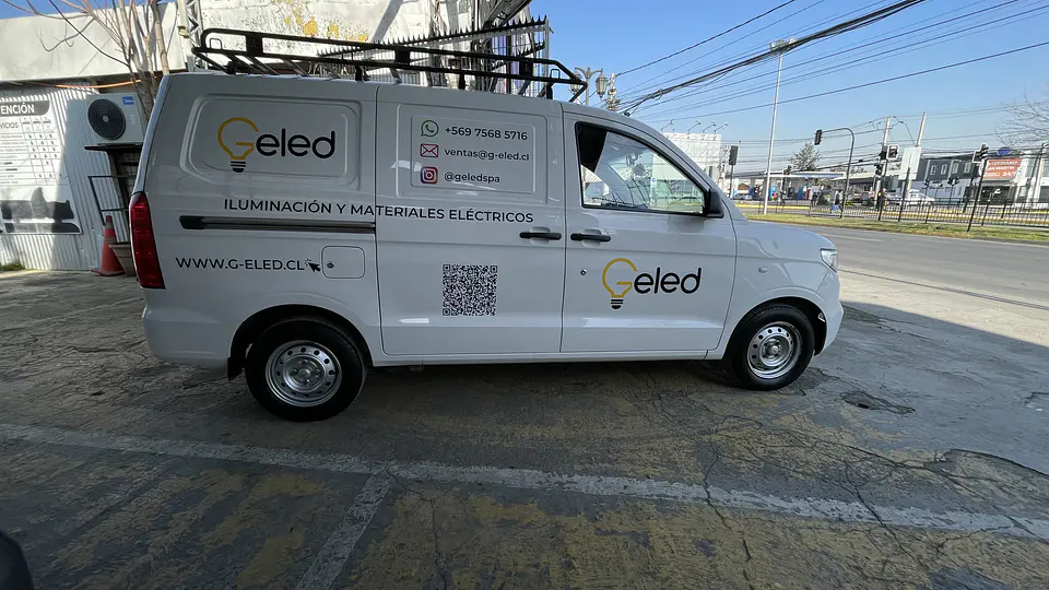 Branding Vehicular Básico personalizado para Furgones  24