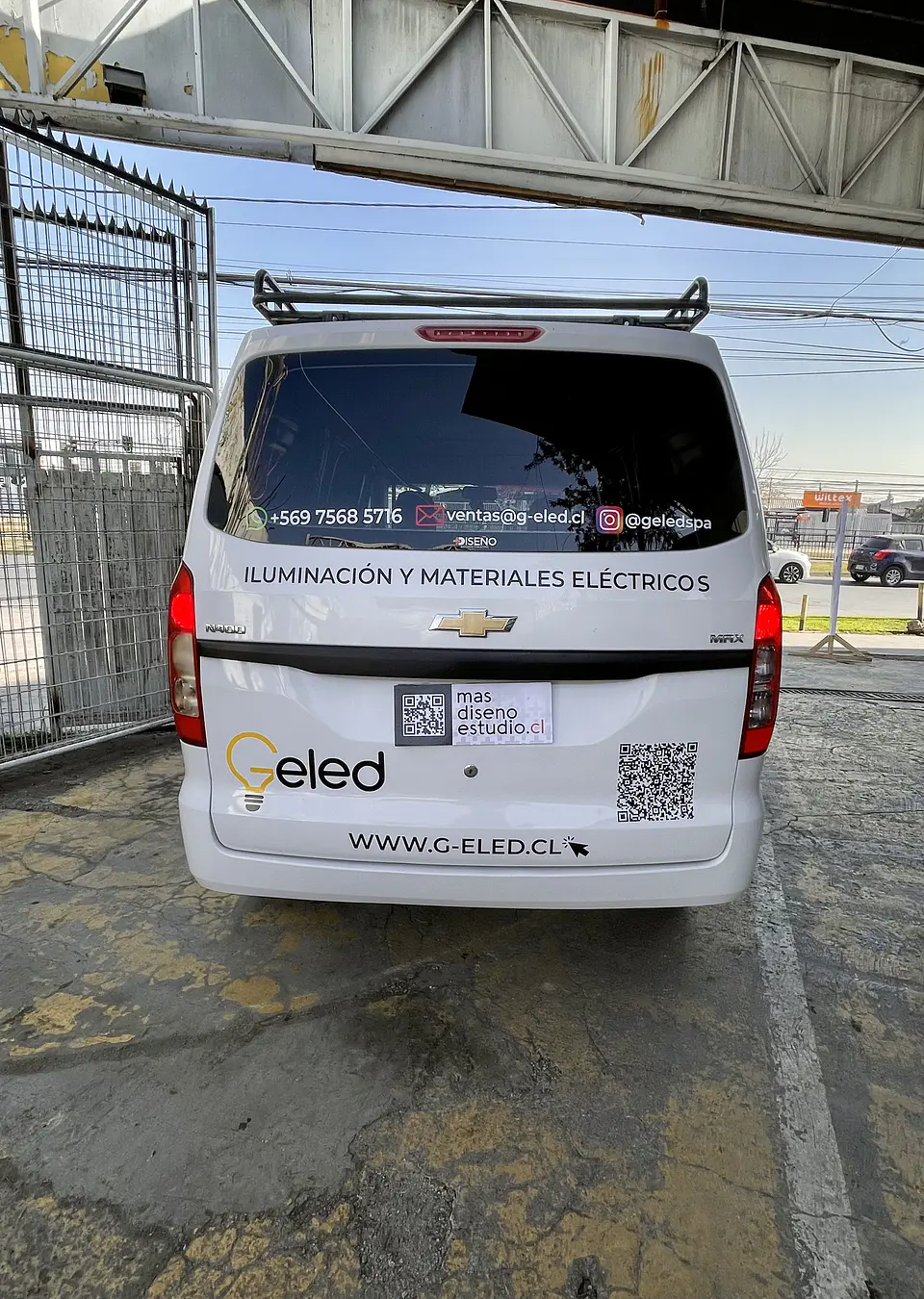 Branding Vehicular Básico personalizado para Furgones  25