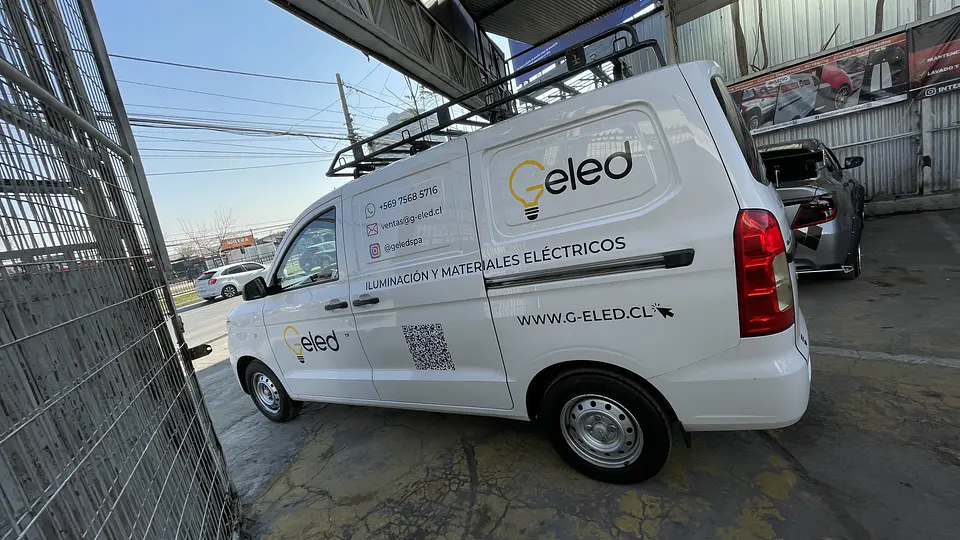 Branding Vehicular Básico personalizado para Furgones  26