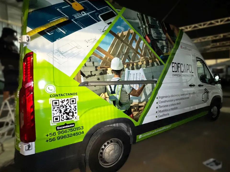 Branding Vehicular Parcial para Furgones de Gran Tamaño 6