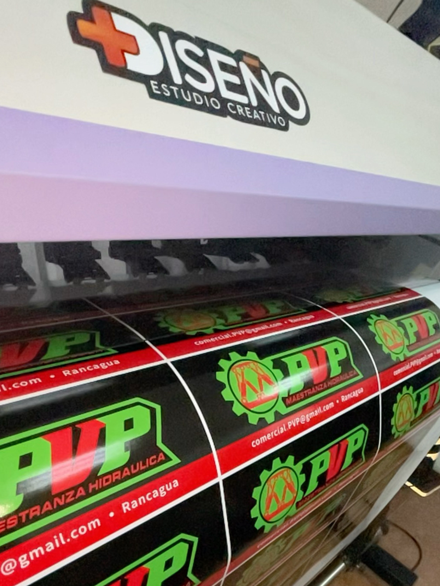 Adhesivo PVC  Promocional Con laminado UV 8