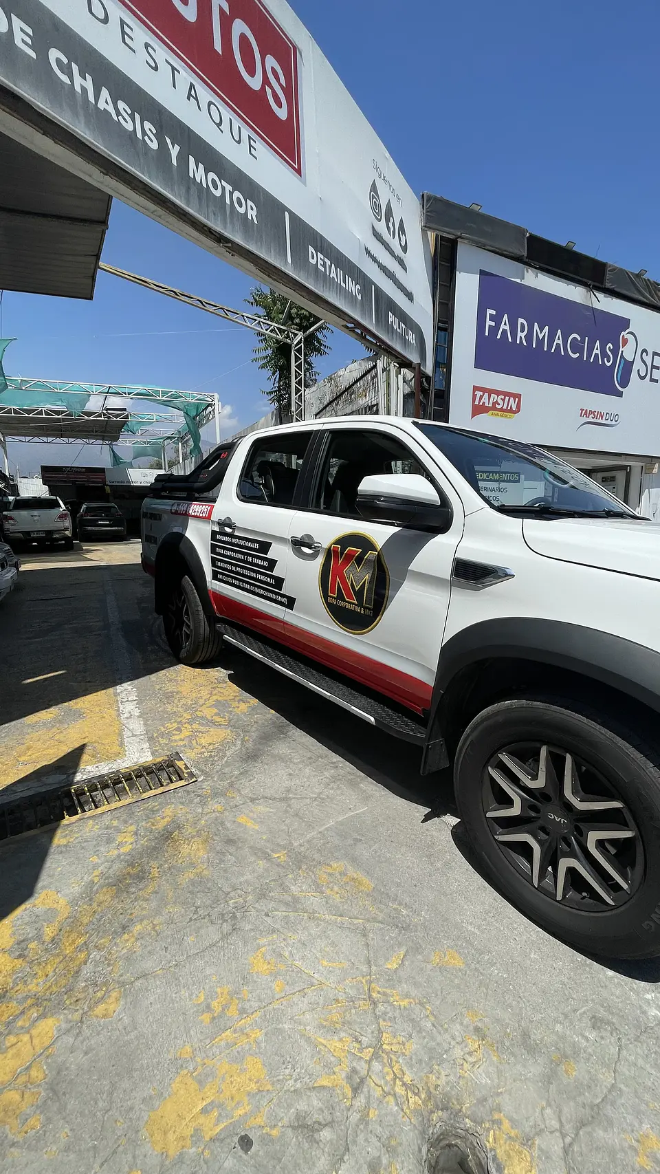 Branding Vehicular Básico personalizado para camionetas 4x4 30