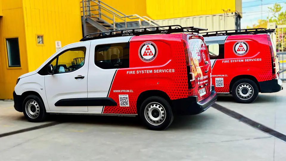 Branding Vehicular Parcial personalizado para Furgones  23