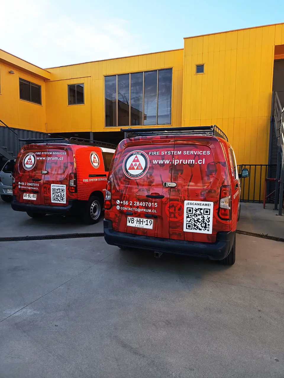 Branding Vehicular Parcial personalizado para Furgones  24