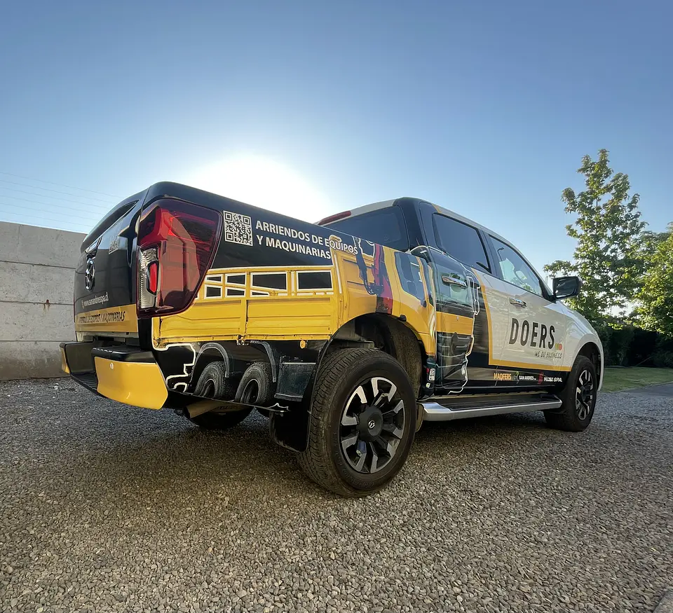 Branding Vehicular Parcial personalizado para camionetas 4x4 24