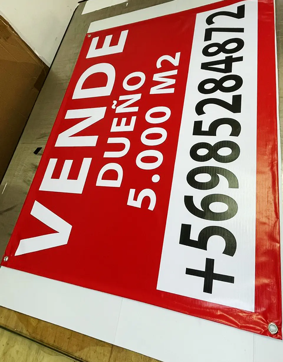 Cartel SE VENDE  60x80 cm con ojetillos 2