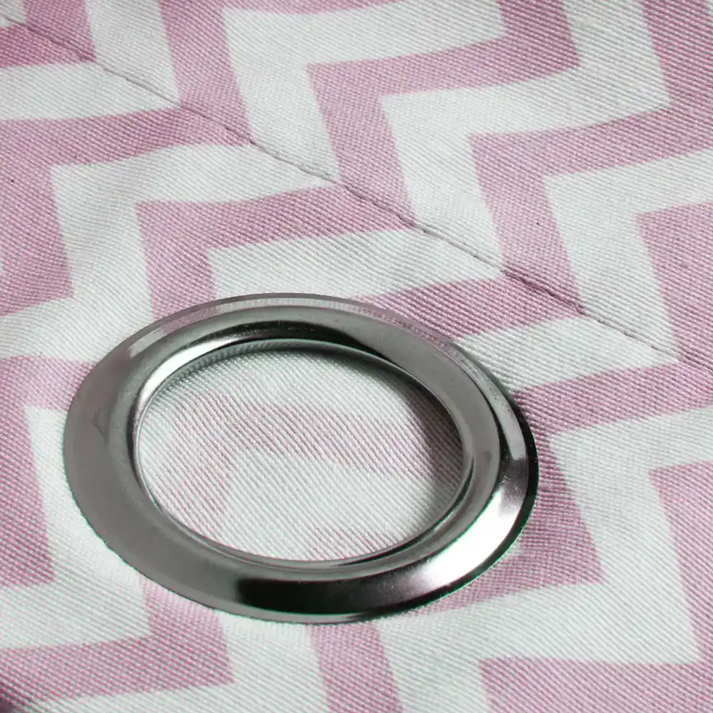 Cortina Argollas Lona Española ZigZag 2.25 cm. ROSADO 5