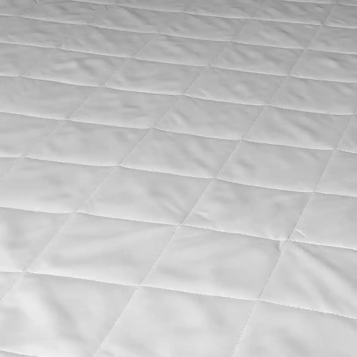 Cubre colchón microfibra faldón 1.5 PL Blanco 2