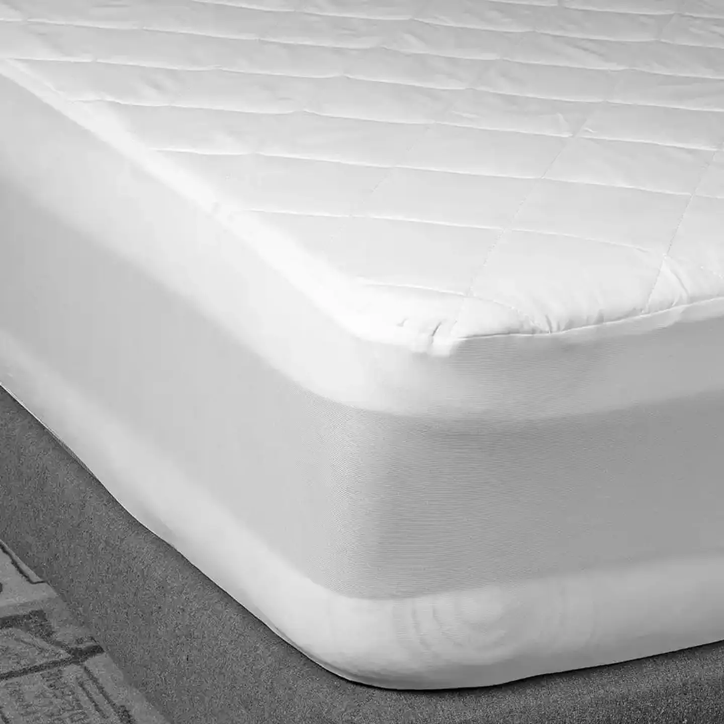 Cubre colchón microfibra faldón 1.5 PL Blanco 4