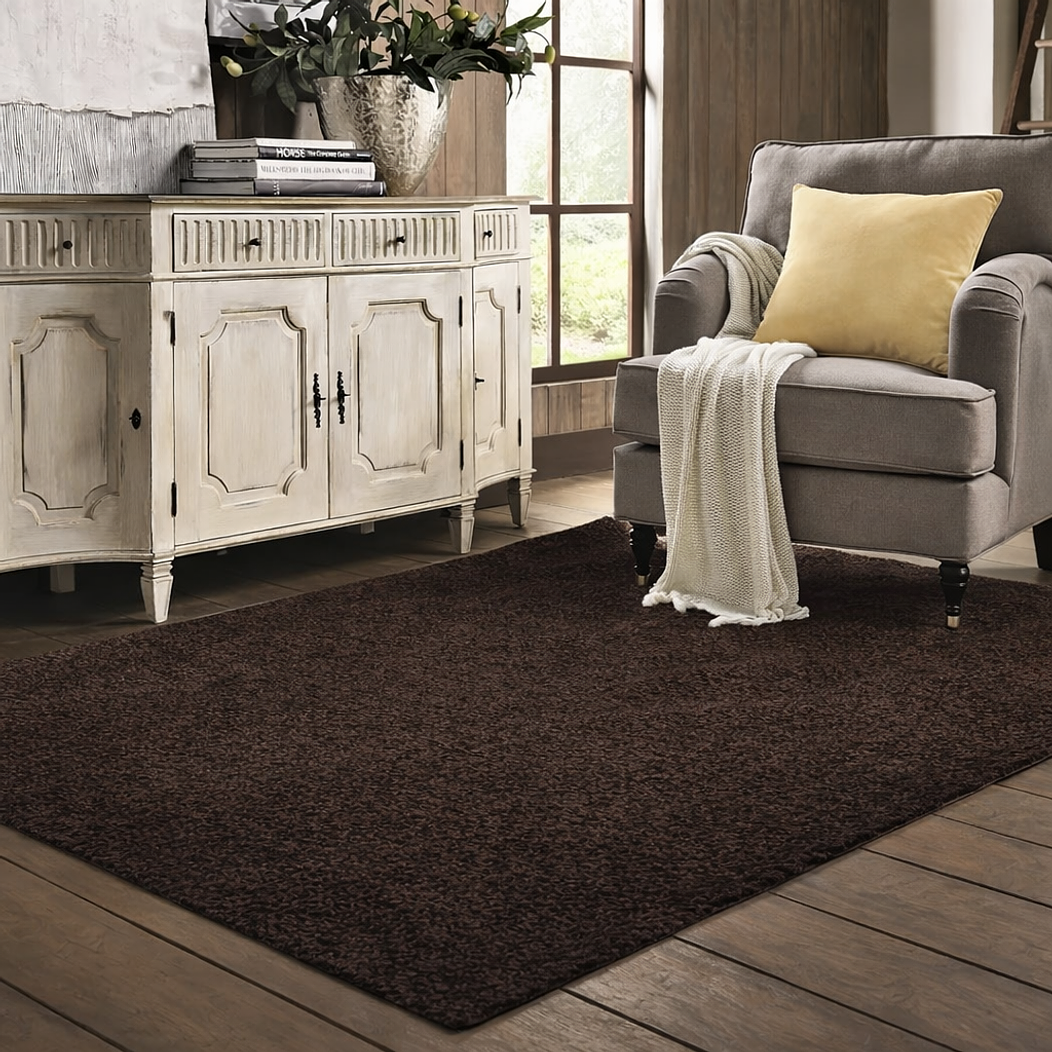 Set  Alfombra Nubia chocolate  140x 200 c/ 2  Cojines Felpa Beige 1