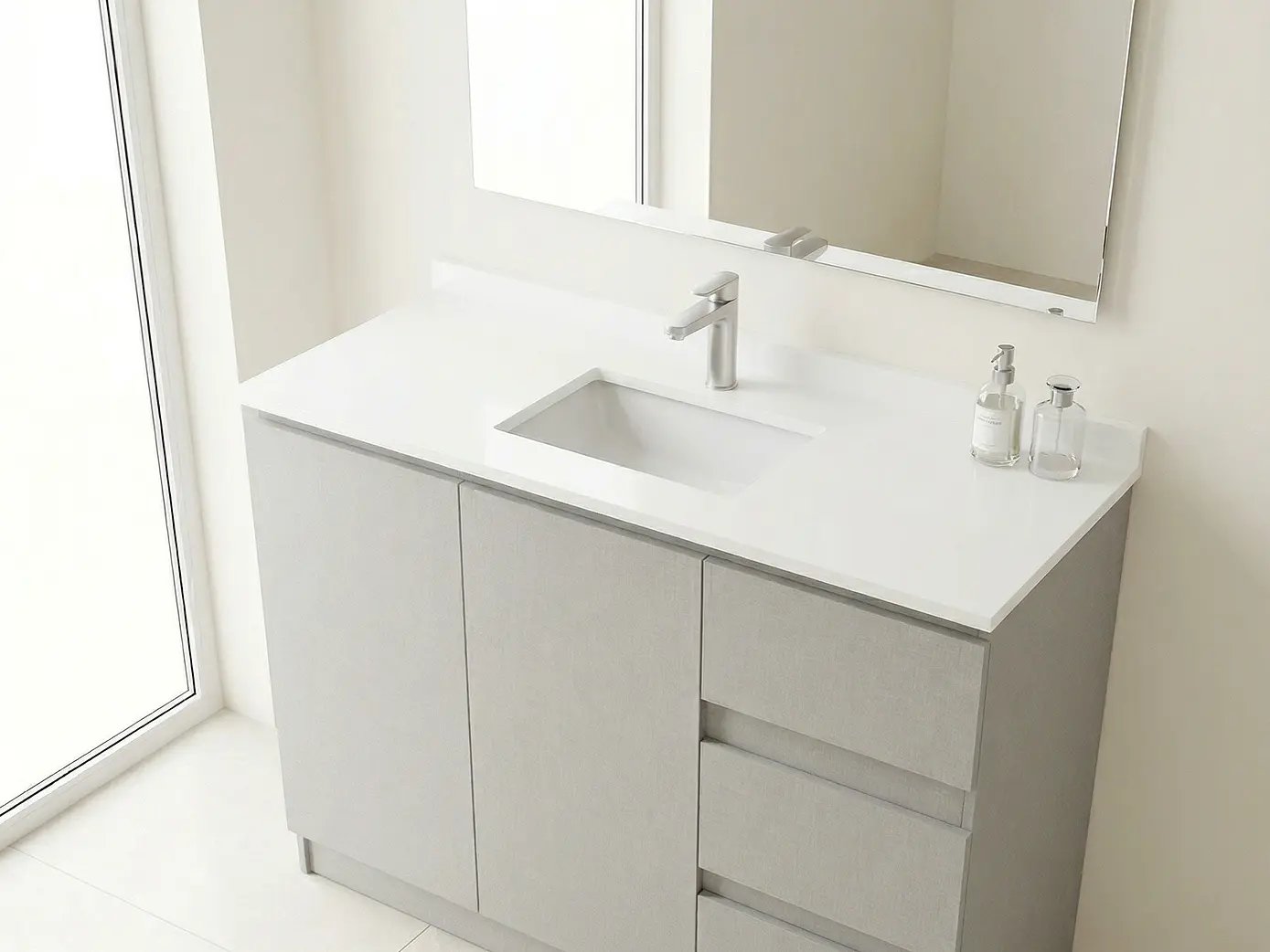 Mueble vanitorio al piso de 130 cm con cubierta de cuarzo M2-1338 / Giorno 1