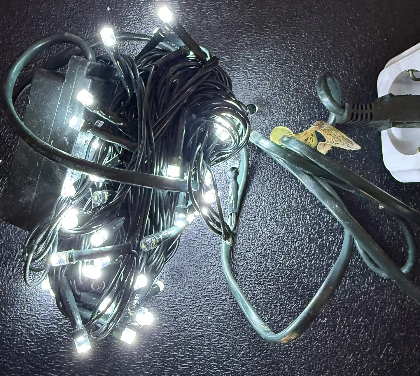Grinalda LED POPULAR (Branca) Fio Verde Escuro - 1.5m+8,5m 1