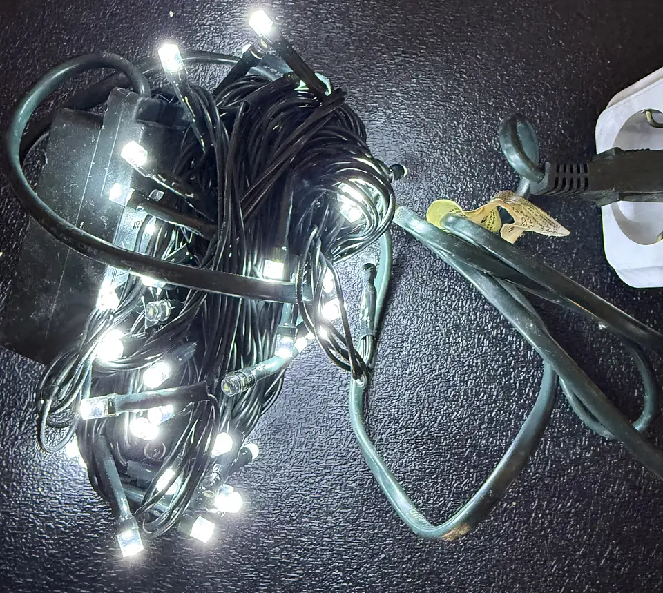 Grinalda LED POPULAR (Branca) Fio Verde Escuro - 1.5m+8,5m 1
