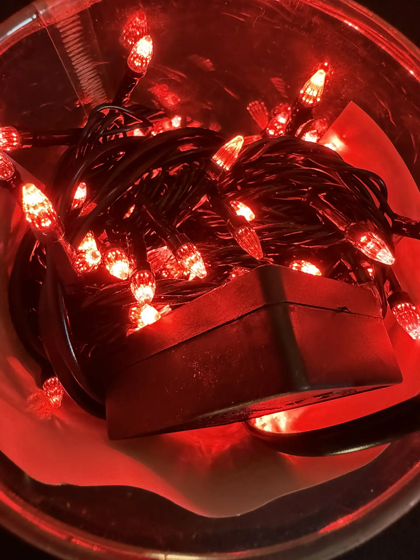 Grinalda LED LUZ EUROPA 140L (Vermelha) Fio Preto - 1.5m+11m 1