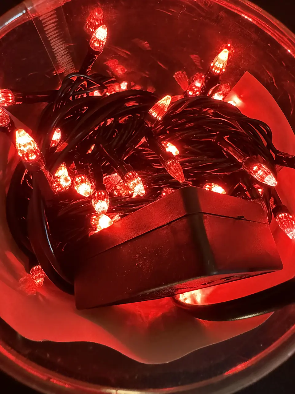 Grinalda LED LUZ EUROPA 140L (Vermelha) Fio Preto - 1.5m+11m 1