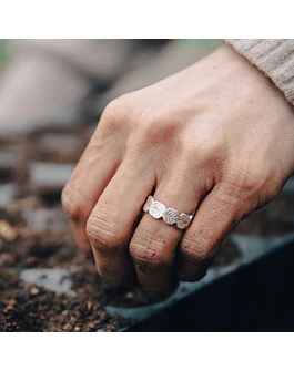 Anillo hojas