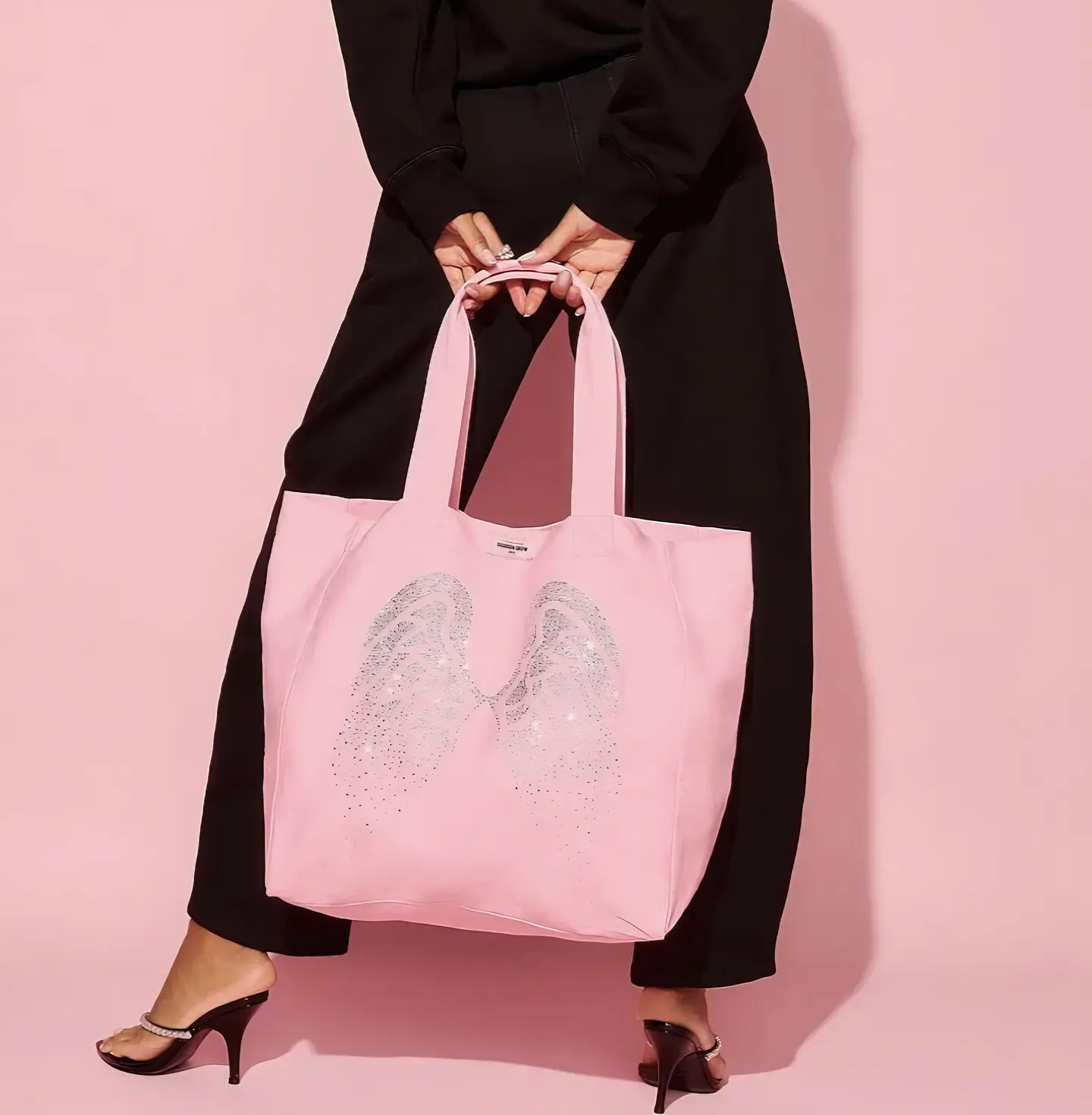 Bolso lona con broche Fashion show 2026 3