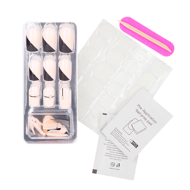 Uñas Press On Cuadradas Medianas Nude con Diseño Negro 3