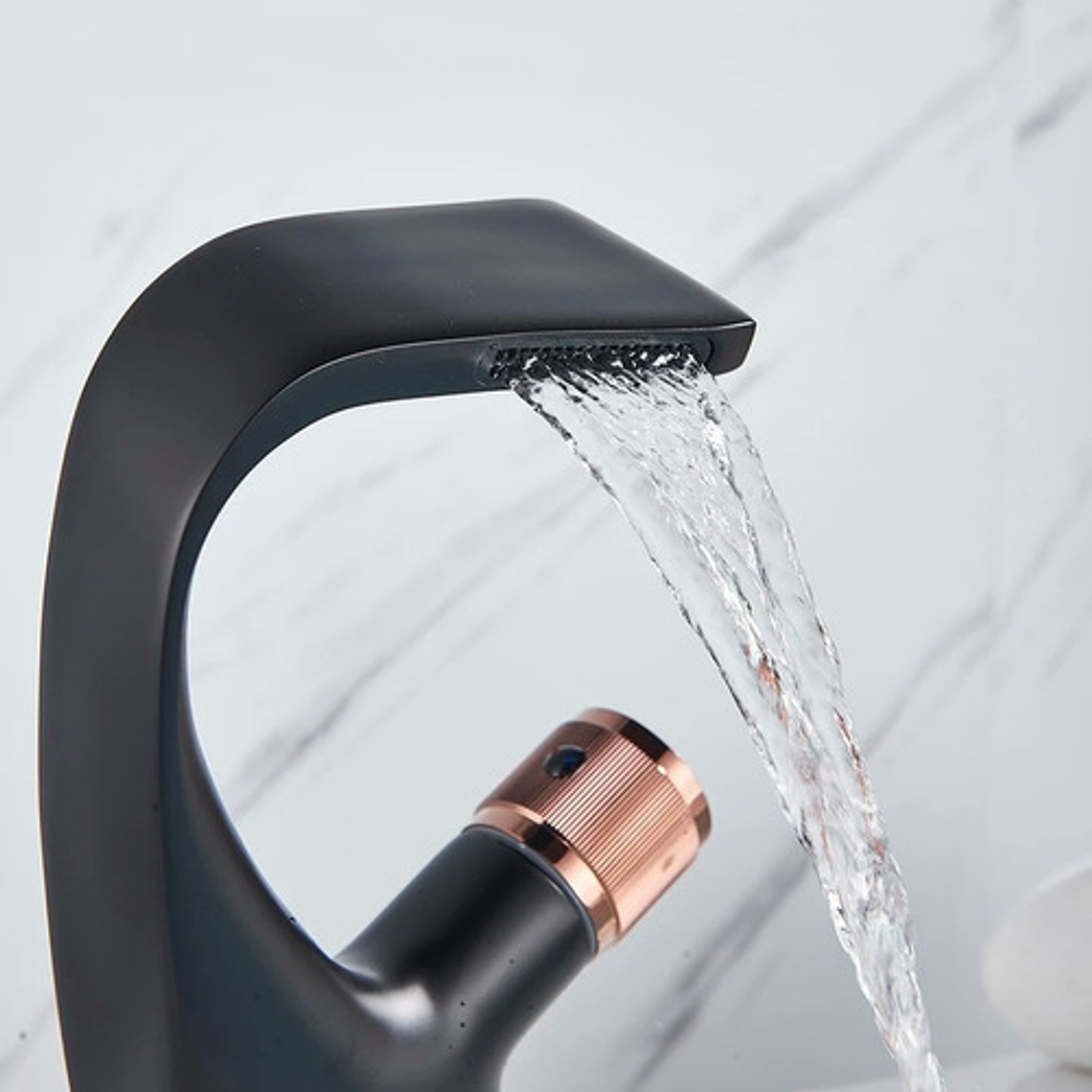 Llave Para Lavamanos Agua Fría Y Caliente Incluye Mangueras  2