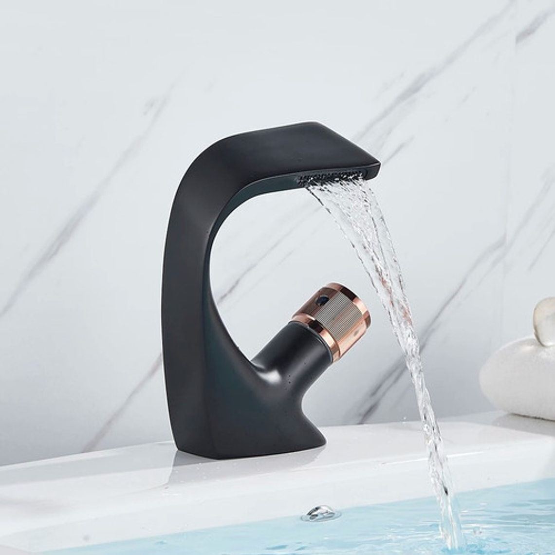 Llave Para Lavamanos Agua Fría Y Caliente Incluye Mangueras  4