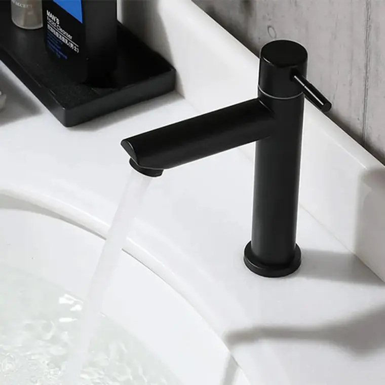 Llave Lavamanos Baja Recta Agua Fría Negro Mate 3