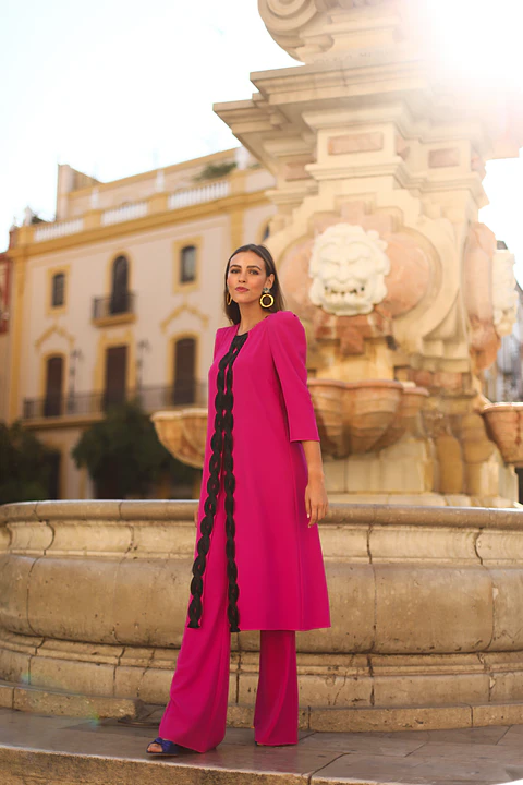 Conjunto chaqueta larga pasamaneria con pantalon