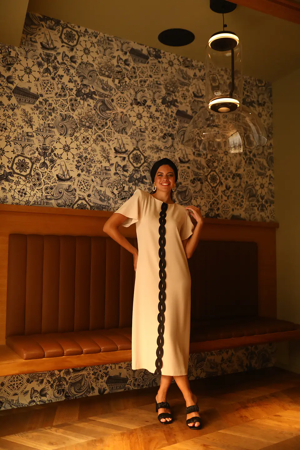 Vestido crep pasamaneria central largo midi 1
