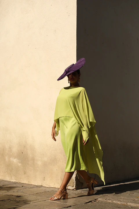 Vestido -- con sobrecapa gasa