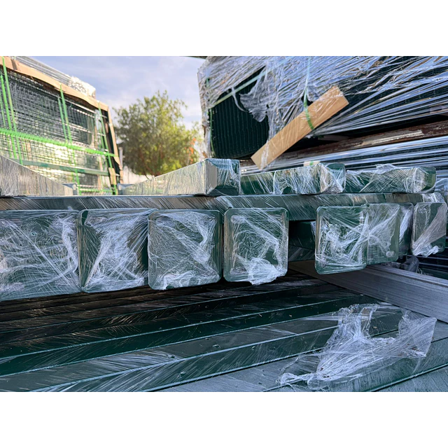 Pilar / Poste verde con Base 1.2m 50mmx50mm Para Reja 3d Verde