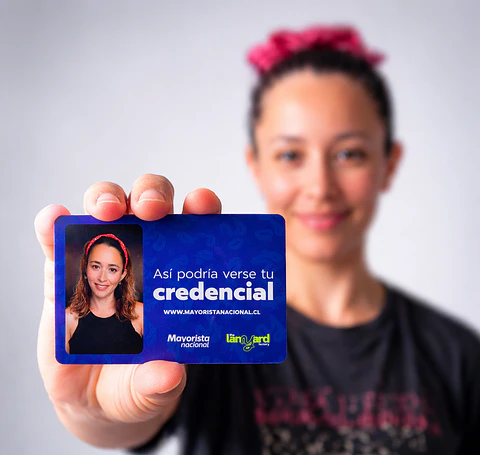 Credencial identificación personalizada PVC 8,5x6,4cm