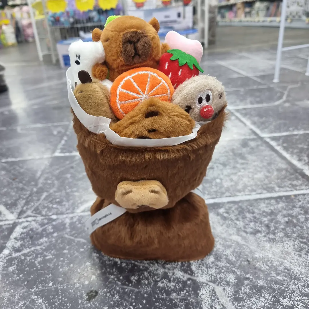 RAMO PELUCHE CAPIBARA 4