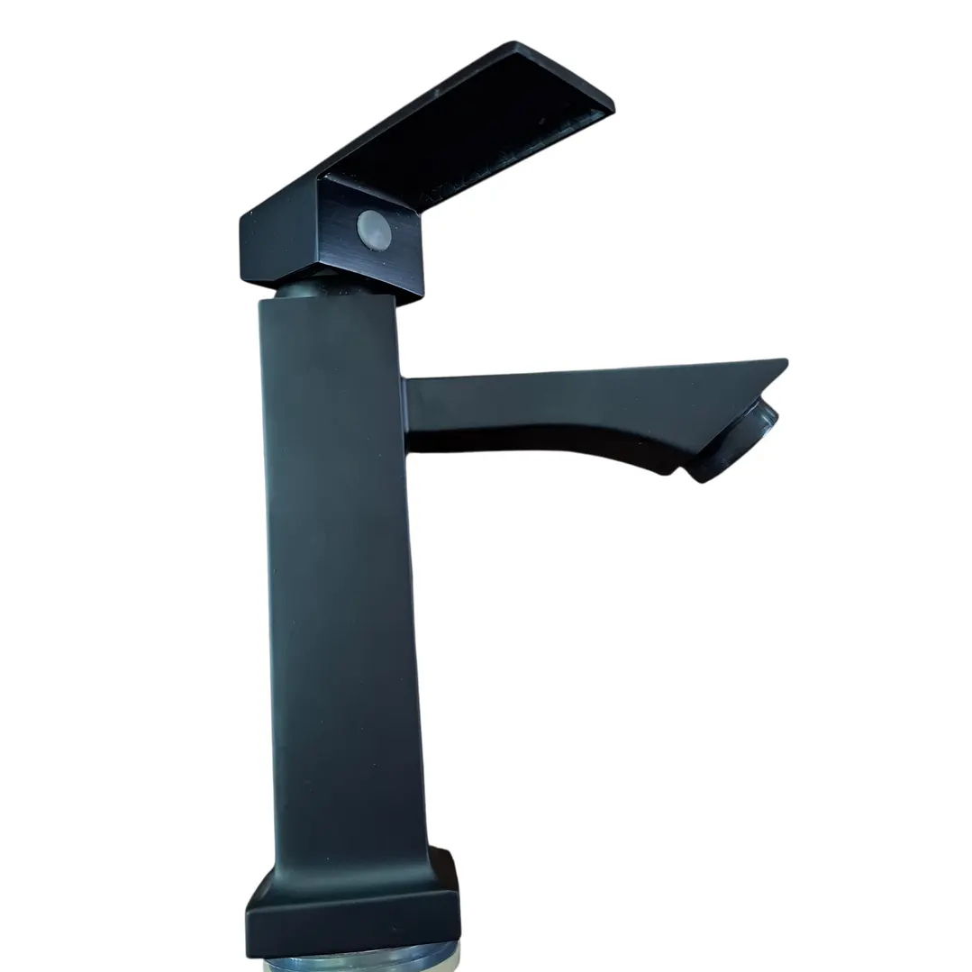 LLAVE DE LAVAMANOS 4