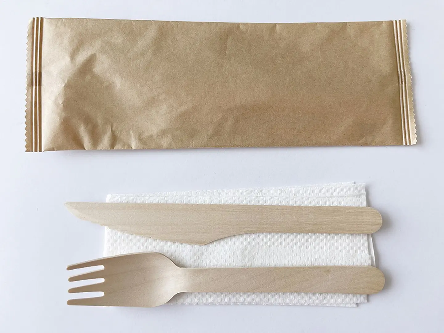Kit Tenedor + Cuchillo + Servilleta embolsado Kraft x500 und 1