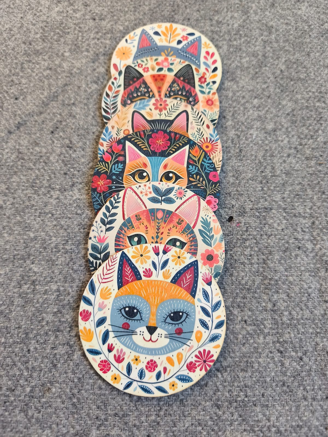 6pcs Posavasos de Madera Serie Gato Vibrante 4