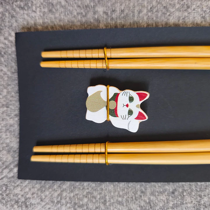 Juego de palillos de bambú y madera con estampado japonés 4