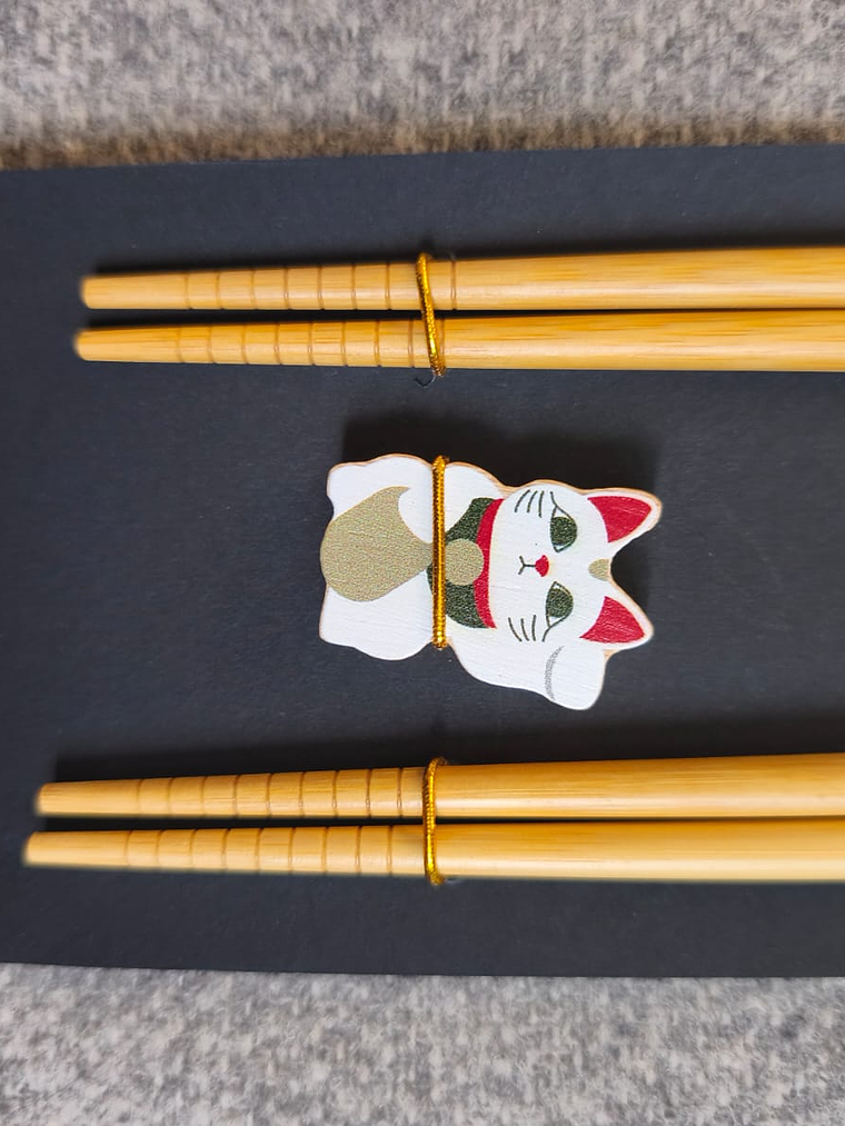 Juego de palillos de bambú y madera con estampado japonés 4