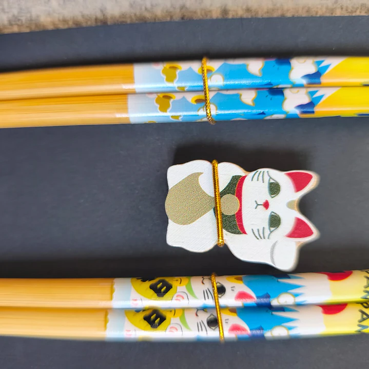 Juego de palillos de bambú y madera con estampado japonés 1